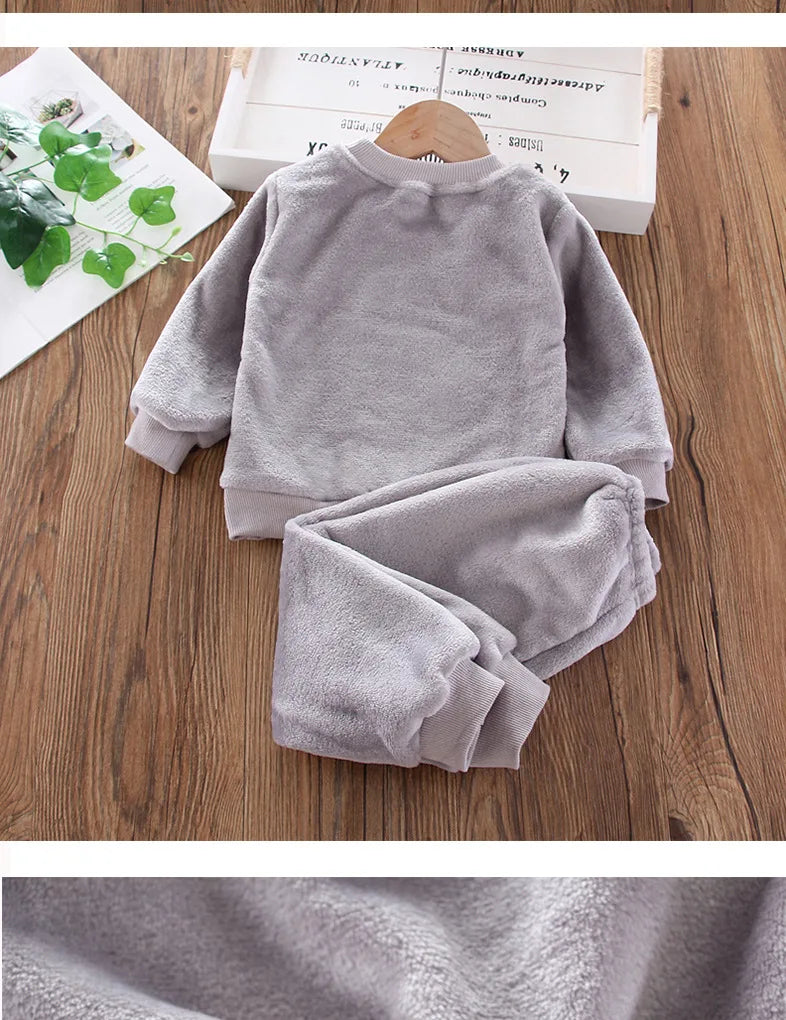 Neue Winter Baby Mädchen Jungen Homewear Sets Herbst Mode Flanell Fleece Kleidung Kinder Cartoon Bär Nachtwäsche Kinder Pyjamas