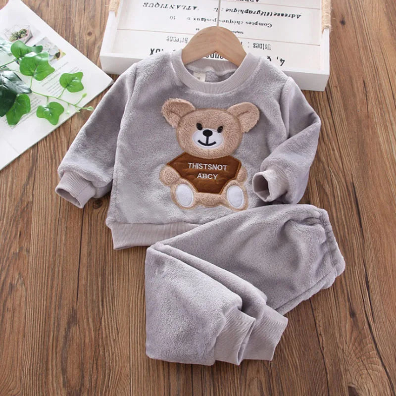 Neue Winter Baby Mädchen Jungen Homewear Sets Herbst Mode Flanell Fleece Kleidung Kinder Cartoon Bär Nachtwäsche Kinder Pyjamas