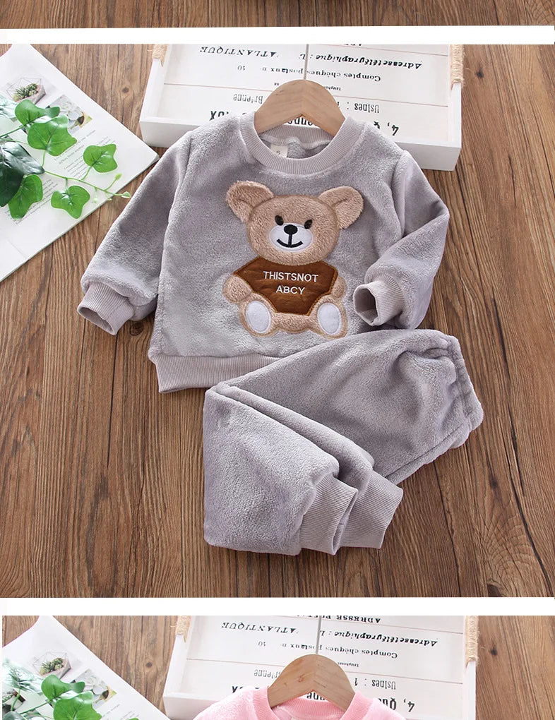 Neue Winter Baby Mädchen Jungen Homewear Sets Herbst Mode Flanell Fleece Kleidung Kinder Cartoon Bär Nachtwäsche Kinder Pyjamas