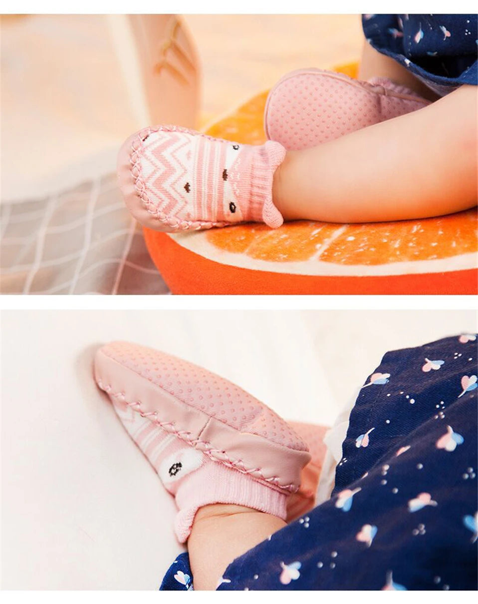 2022 mode Baby Socken Mit Gummi Sohlen Infant Socke Neugeborenen Herbst Winter Kinder Boden Socken Schuhe Anti Slip Weiche Sohle socke