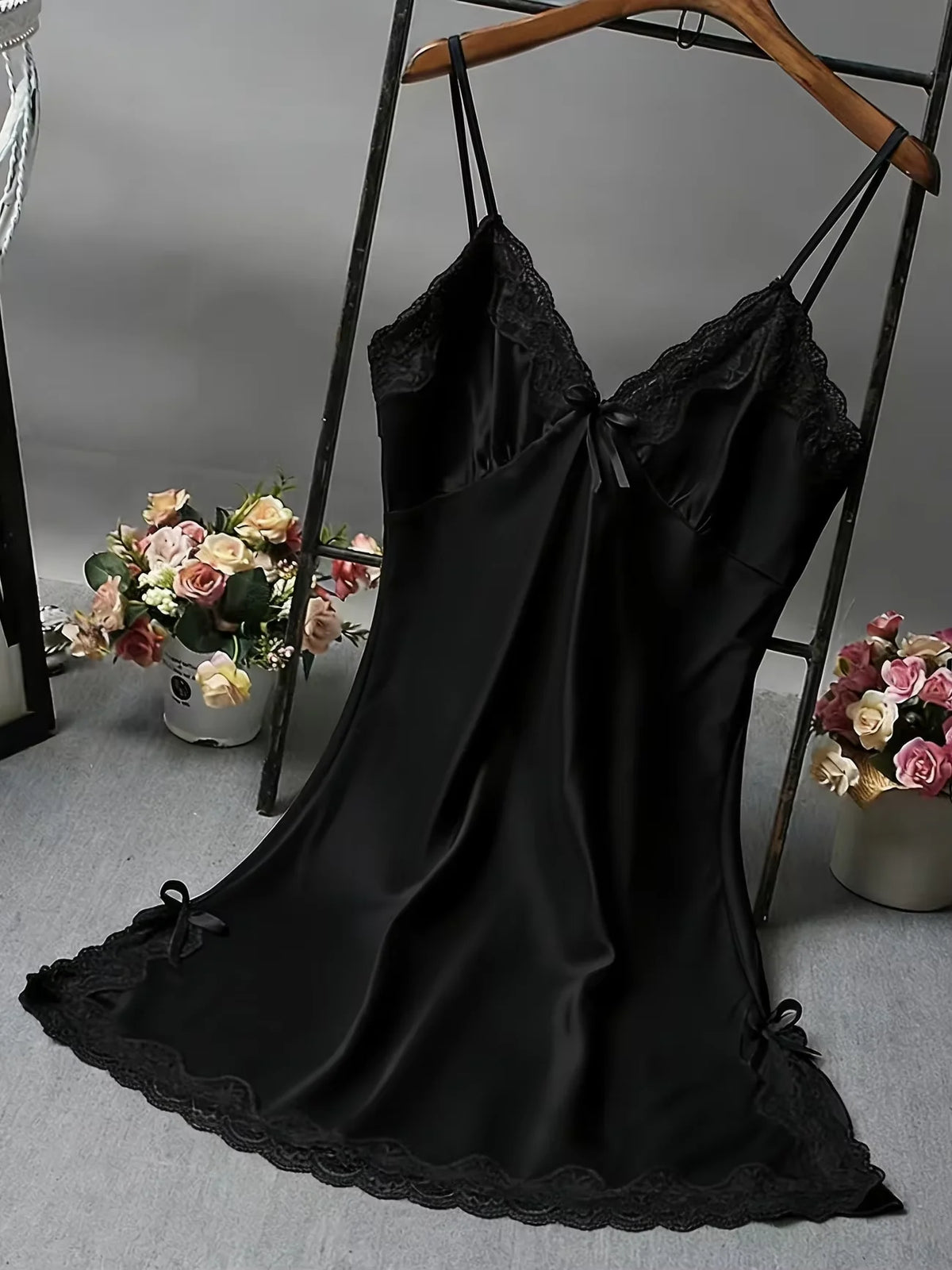 Damen Satin-Nachthemd mit Spitzenbesatz, Sexy Spaghetti-Träger Nachtwäsche, Seidig Glattes Nachthemd, Elegante Lingerie für Zuhause
