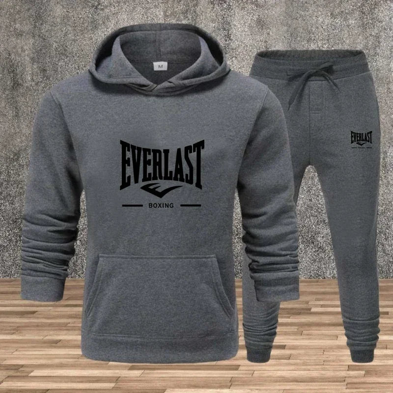 Ein neues modisches Fitness-Jogging-Freizeitset für Herren für Herbst und Winter, bestehend aus zweiteiligem Kapuzenpullover und Hose.