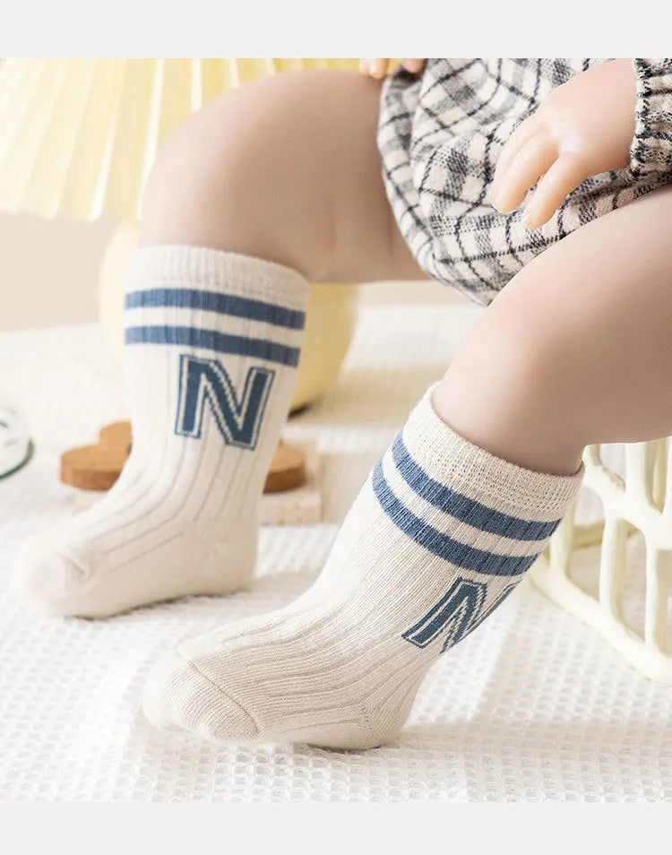 Baby Zeug Junge Mädchen Neugeborenen weichen Brief lange Socken Kinder Mode lässige Socken Baumwolle Kleinkind Kinder Zubehör Baby kleidung