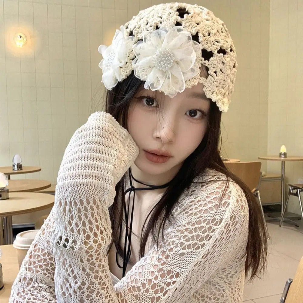 Atmungsaktive ausgehöhlte Strickmütze, Blumen, Spitze, Baskenmütze, modisch, lässig, Skullies-Mütze für Damen