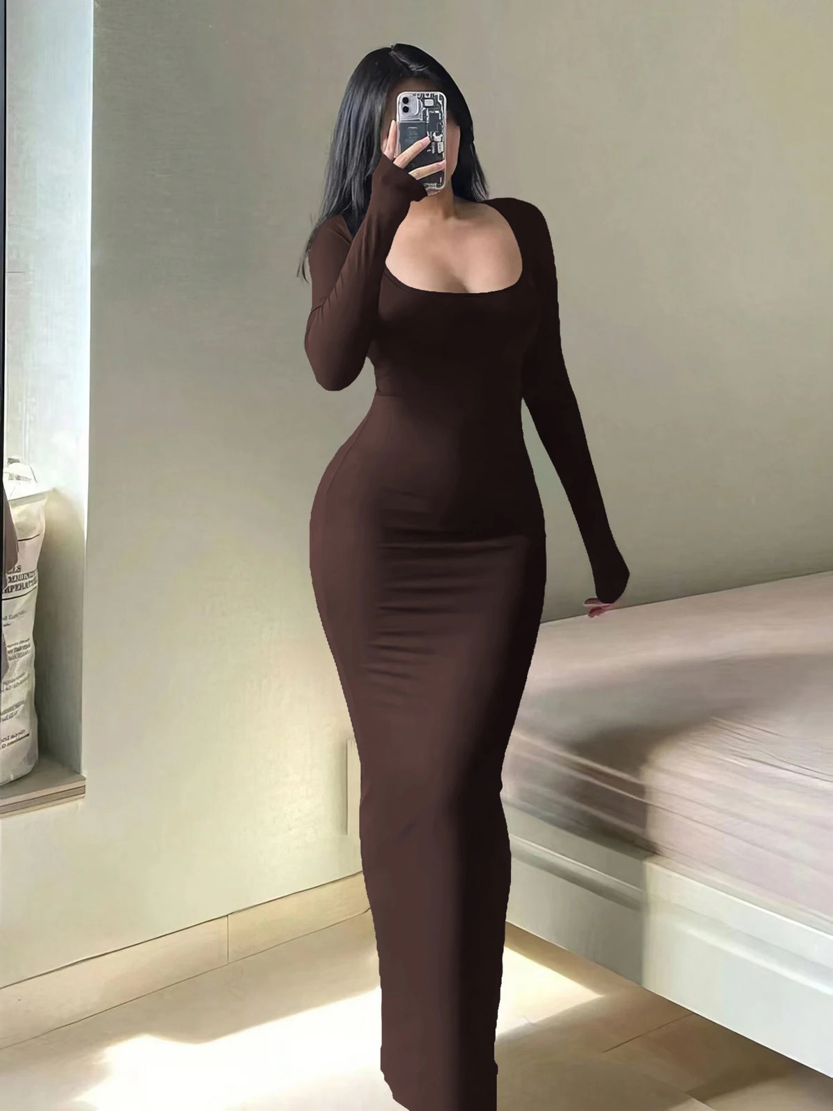 Solides, langärmliges, figurbetontes Damenkleid, schickes, einfaches, minimalistisches, lässiges, modisches, langes Kleid mit U-Ausschnitt, Damenbekleidung