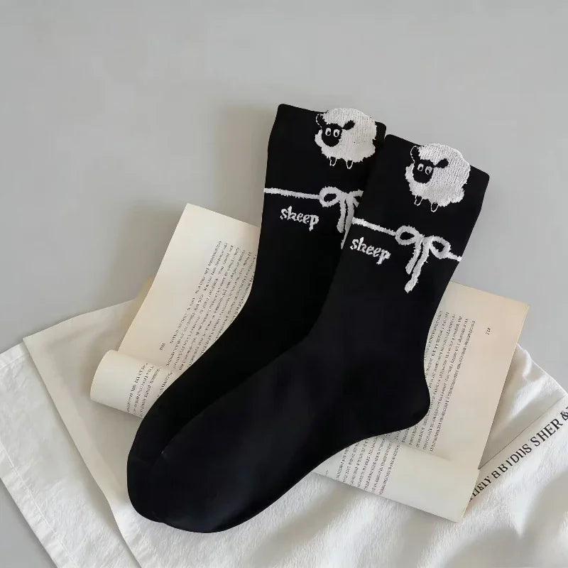 2/4 Pair Autumn Winter Korean Style Socken cute Frau Socken mit Cartoon Schaf Druck Socken.