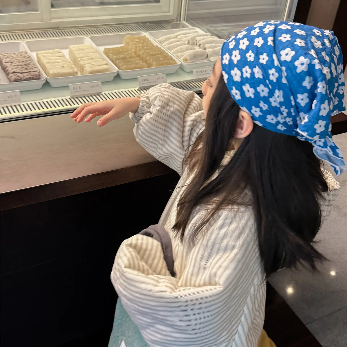 Kindermantel 2026 Winter Neuer Koreanischer Kapuzenmantel mit Wattierung Baby-Mädchen Brotjacke Oberbekleidung