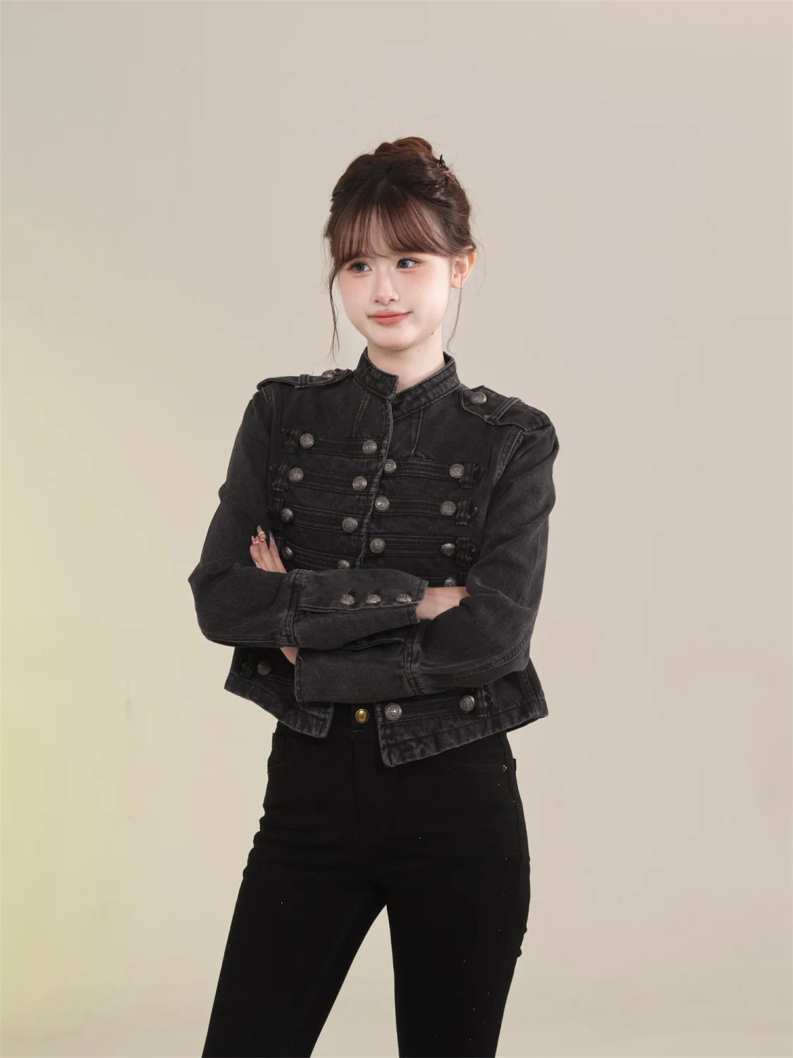 Damenbekleidung Kurzmantel Neue Jeansjacke Retro-Knopfdesign Schlanker Stehkragen Lange Ärmel Jeansoberteil Jacke Kurzmantel