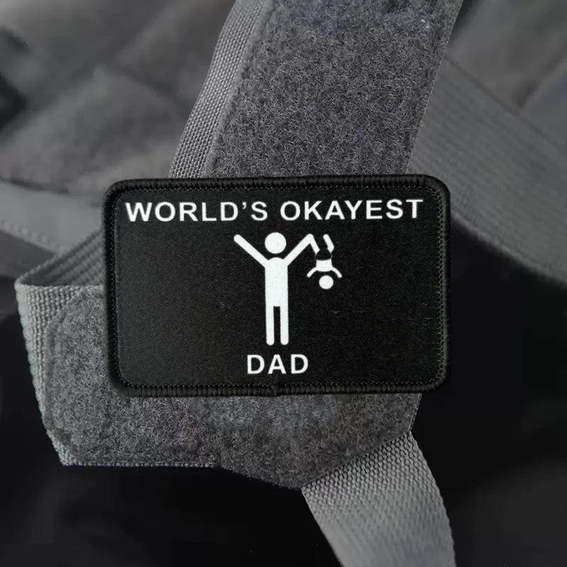 World's Okayest Dad Tactical Moral Badge Patch Print Armband Hook Loop Military Patches Rucksack Kleidung Zubehör Aufkleber