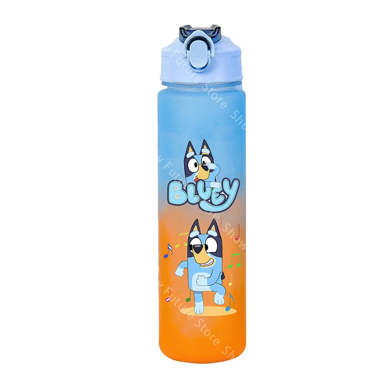 750ml Cartoon Farbverlauf Wasserflasche für Erwachsene, Niedliche Blueys Buchstaben Sport Fitness Flaschen, Outdoor Studenten Reise Trinkbecher Geschenke