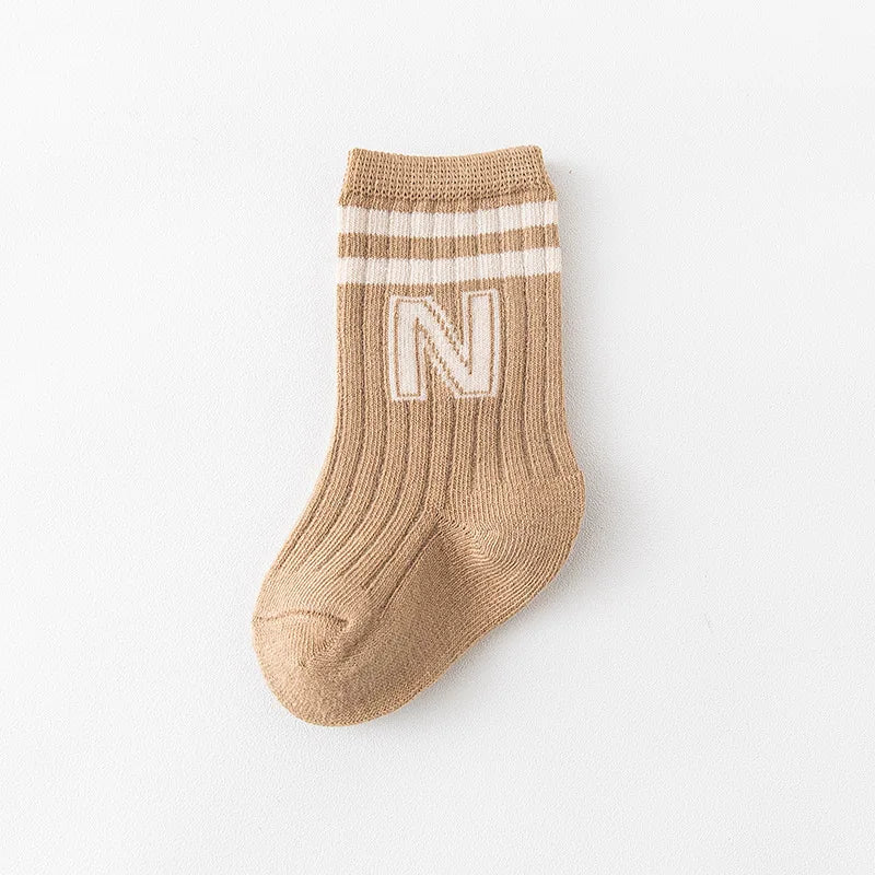 Baby Zeug Junge Mädchen Neugeborenen weichen Brief lange Socken Kinder Mode lässige Socken Baumwolle Kleinkind Kinder Zubehör Baby kleidung
