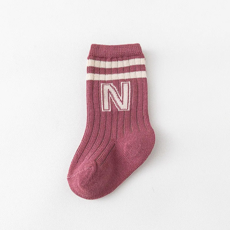 Baby Zeug Junge Mädchen Neugeborenen weichen Brief lange Socken Kinder Mode lässige Socken Baumwolle Kleinkind Kinder Zubehör Baby kleidung