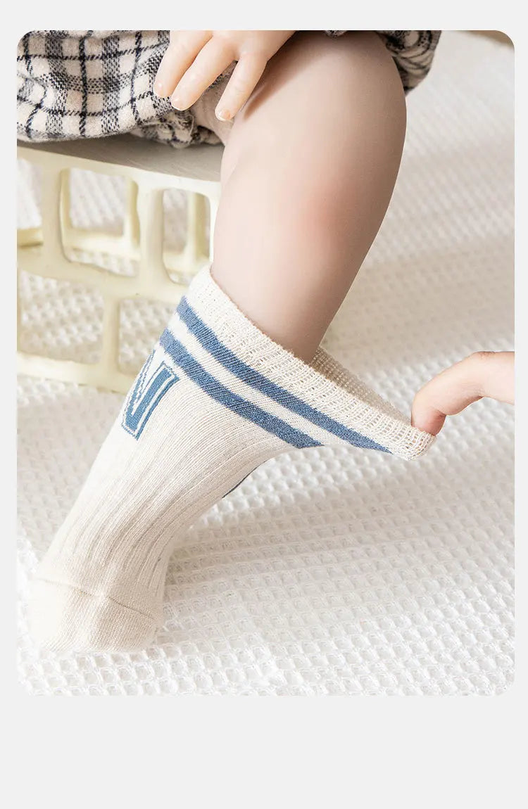 Baby Zeug Junge Mädchen Neugeborenen weichen Brief lange Socken Kinder Mode lässige Socken Baumwolle Kleinkind Kinder Zubehör Baby kleidung