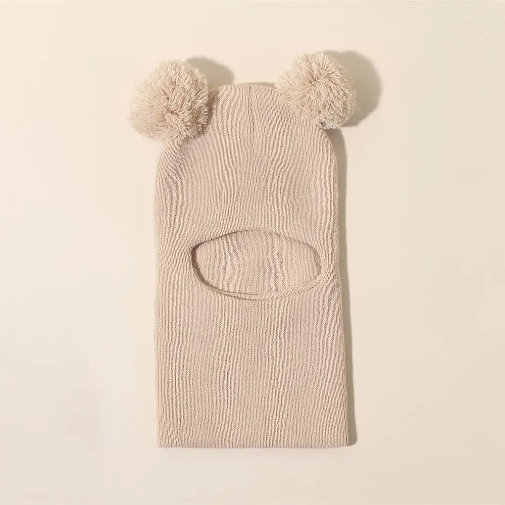 Einteilige Wintermütze für Kinder mit Kapuze, ausgestattet mit Ohr- und Nackenschutzgeräten, für Wärme. Doppelkugel-Strickmütze
