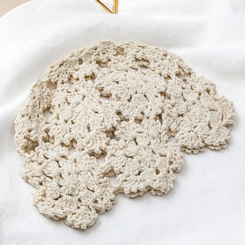 Atmungsaktive ausgehöhlte Strickmütze, Blumen, Spitze, Baskenmütze, modisch, lässig, Skullies-Mütze für Damen