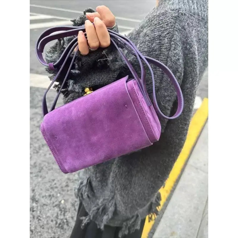 Trendige, hochwertige, strukturierte Box-Umhängetasche aus Wildlederimitat im französischen Stil, schicke Latch-Handtasche, Damen-Umhängetasche, Damen-Y2K-Ästhetik