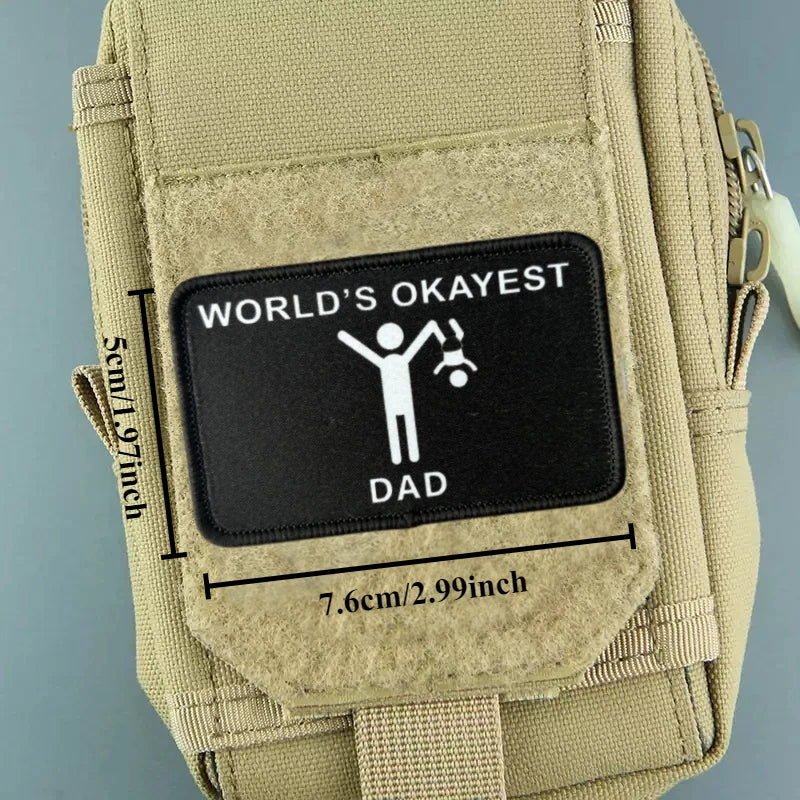 World's Okayest Dad Tactical Moral Badge Patch Print Armband Hook Loop Military Patches Rucksack Kleidung Zubehör Aufkleber