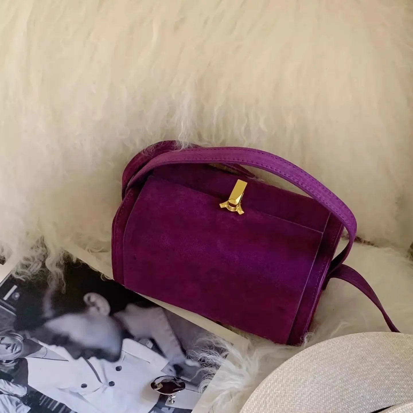 Trendige, hochwertige, strukturierte Box-Umhängetasche aus Wildlederimitat im französischen Stil, schicke Latch-Handtasche, Damen-Umhängetasche, Damen-Y2K-Ästhetik