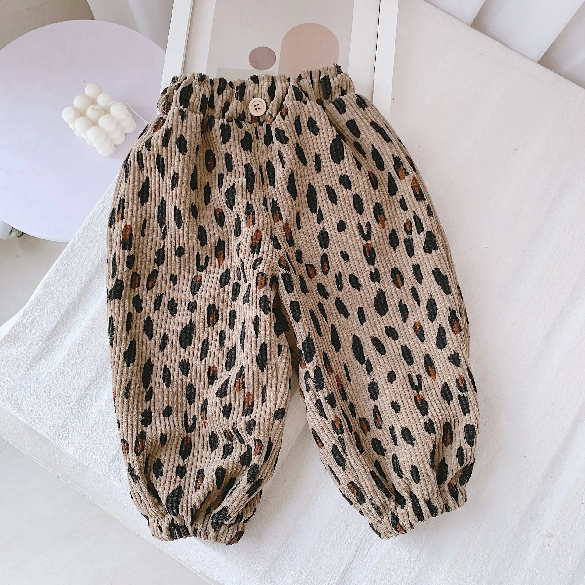 Koreanischer Stil Kleinkind Mädchen Cord Haremshose 1-8Y Leoparden-Blumendruck Herbst Winter gefütterte oder dünne Freizeithose