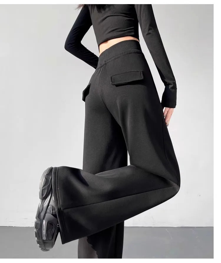 Graue Sporthose für Damen mit hoher Taille und lockerem, schlankem, geradem Bein und weitem Bein. Amerikanische Jogginghose.