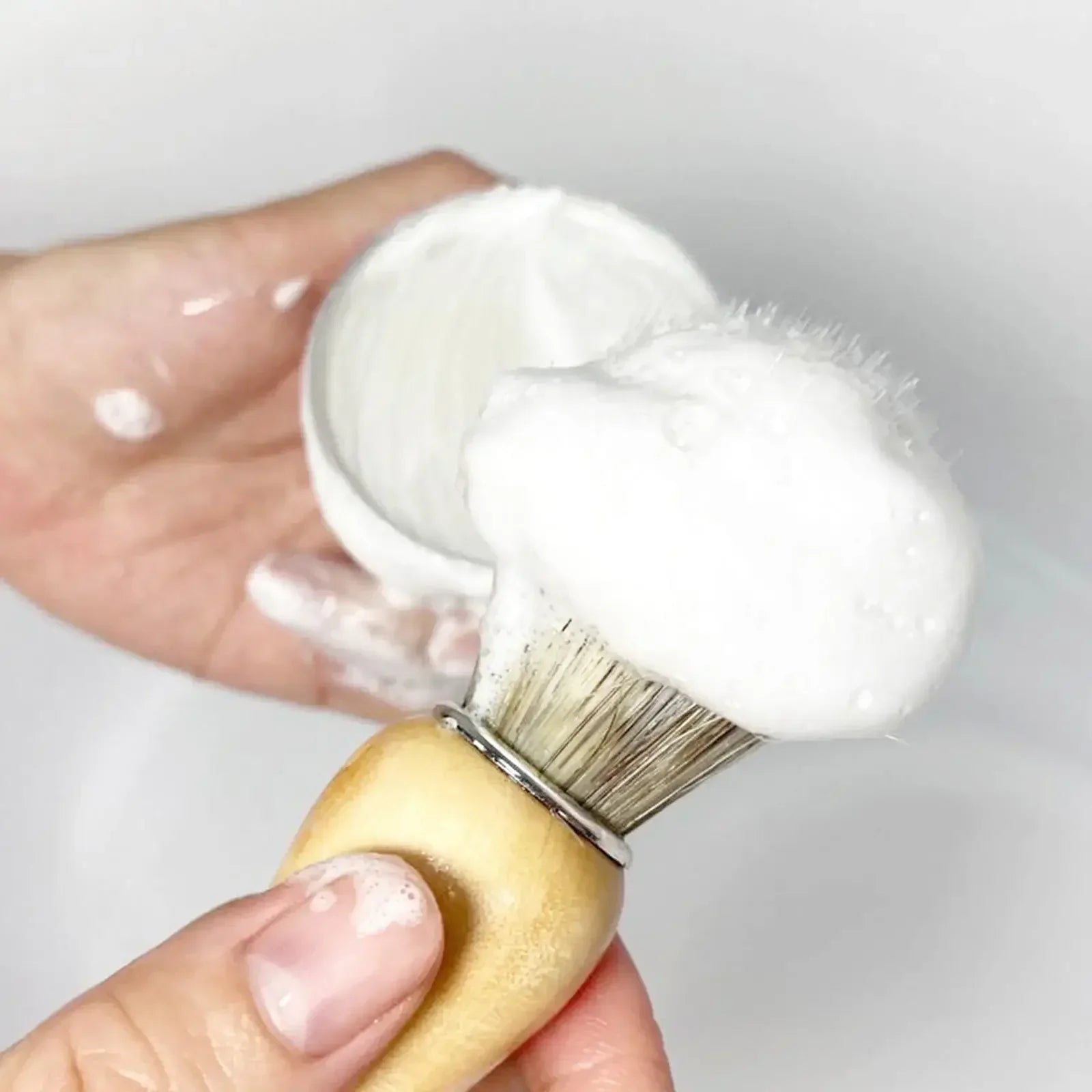 Handgefertigte Ohr-Rasierseife mit glatter Textur – Rasiercreme aus Bio-Schaum für Männer, Gesichtsfrische und Sauberkeit