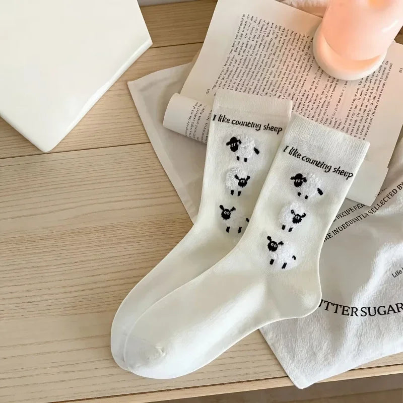 2/4 Pair Autumn Winter Korean Style Socken cute Frau Socken mit Cartoon Schaf Druck Socken.