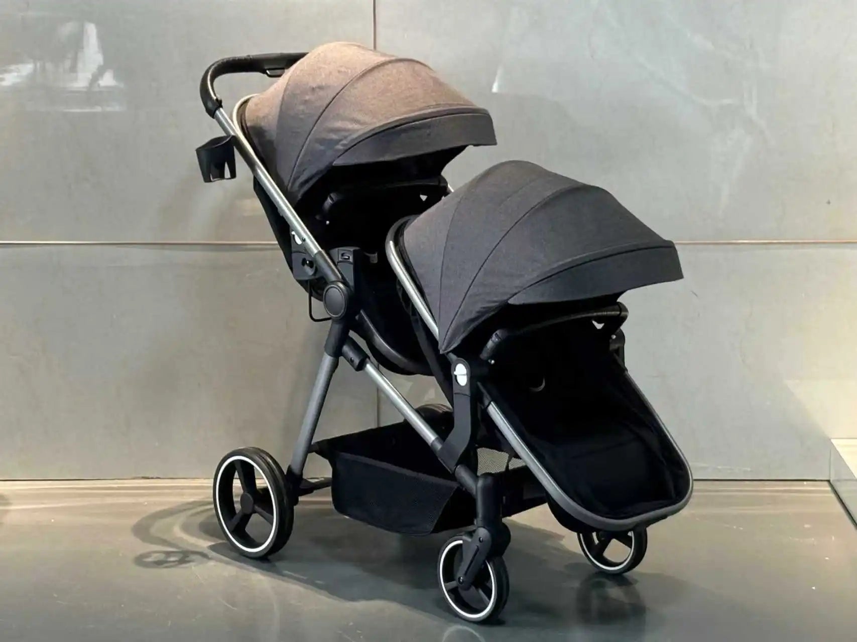 3-in-1-Kinderwagen für Zwillinge mit Autositz. Leichter, kleiner, gefalteter Handgepäck-Kinderwagen, multifunktionale Kinderwagen