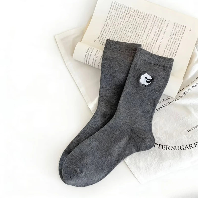 2/4 Pair Autumn Winter Korean Style Socken cute Frau Socken mit Cartoon Schaf Druck Socken.