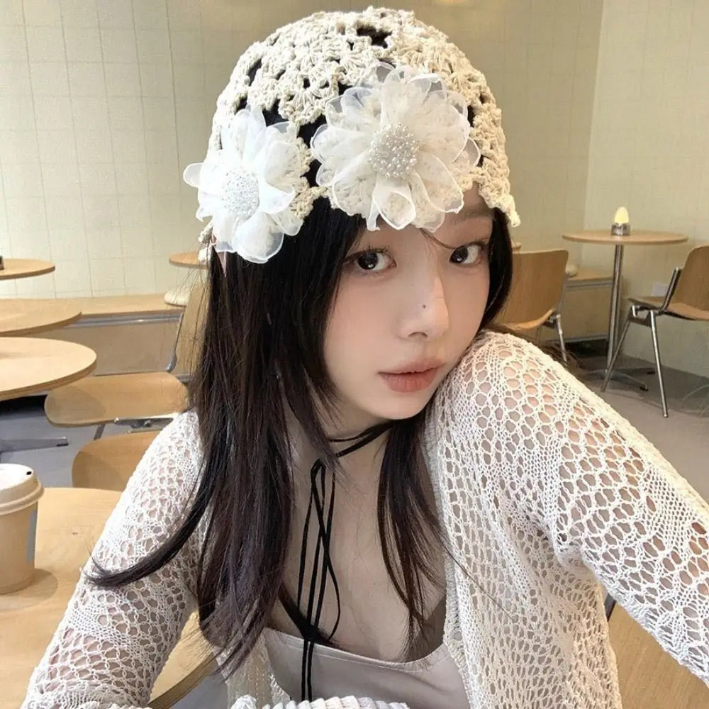Atmungsaktive ausgehöhlte Strickmütze, Blumen, Spitze, Baskenmütze, modisch, lässig, Skullies-Mütze für Damen