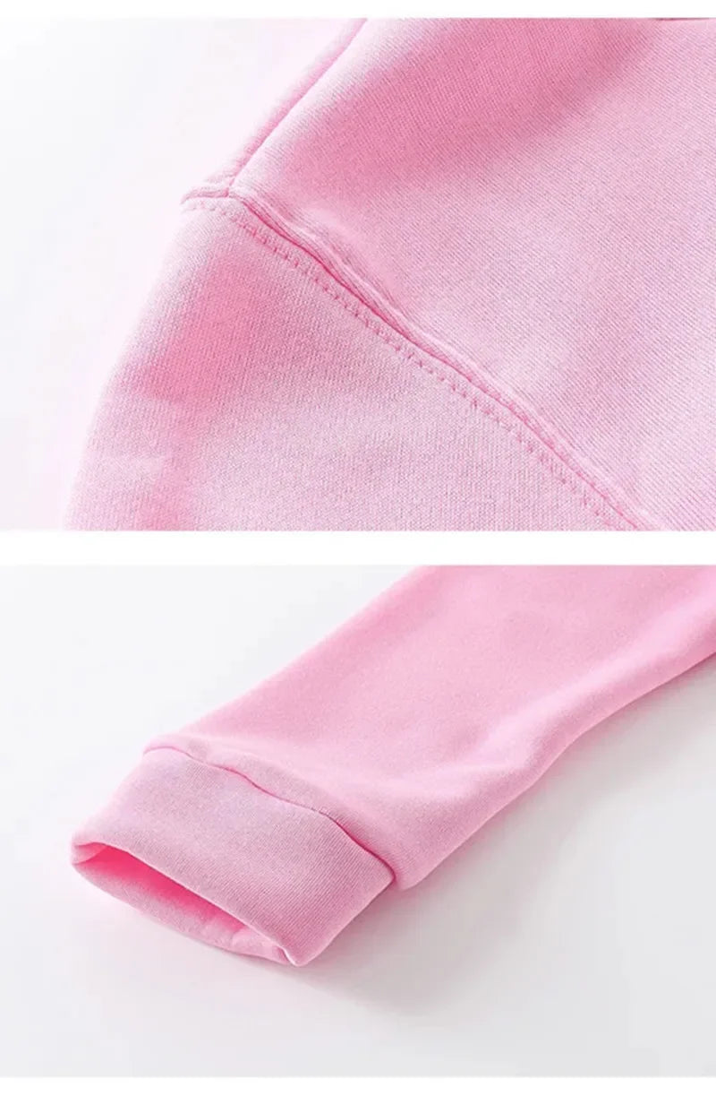 Ein neues modisches Fitness-Jogging-Freizeitset für Herren für Herbst und Winter, bestehend aus zweiteiligem Kapuzenpullover und Hose.
