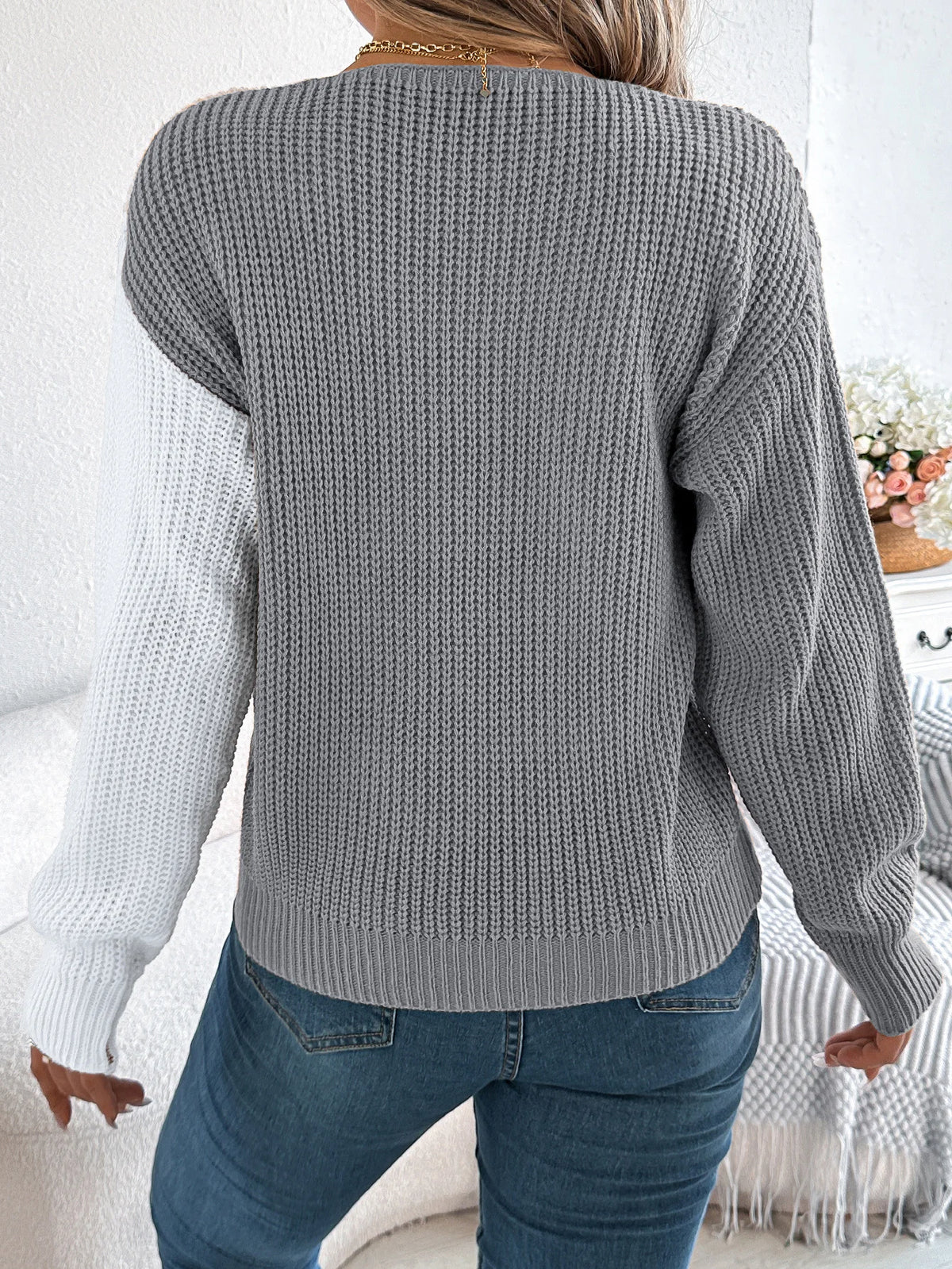 V-Ausschnitt, farbblockierender, langärmliger Strickpullover, lockerer, vielseitiger Pullover, Kazak, eleganter Pullover für Damen, Herbstmodus