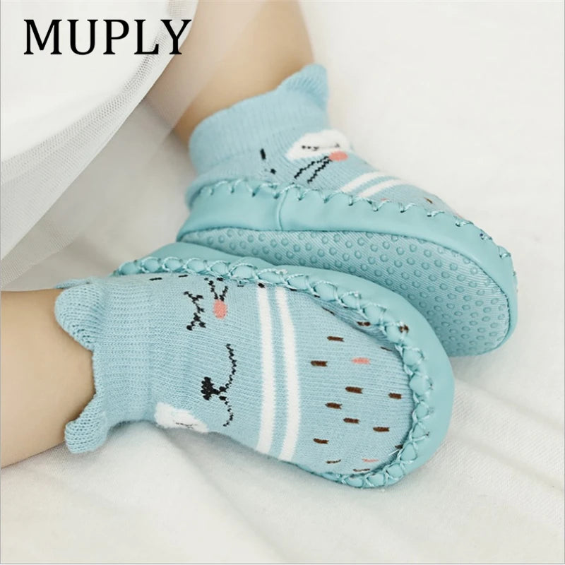 2022 mode Baby Socken Mit Gummi Sohlen Infant Socke Neugeborenen Herbst Winter Kinder Boden Socken Schuhe Anti Slip Weiche Sohle socke