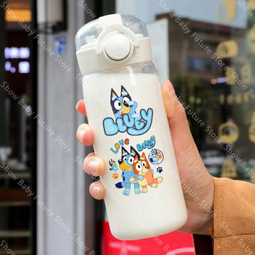 Cartoon Blueys Sport Transparente Wasserflasche 400ml mit Strohhalm Tragbare Reise-Trinkflasche Auslaufsichere Klare Mattierte Flasche