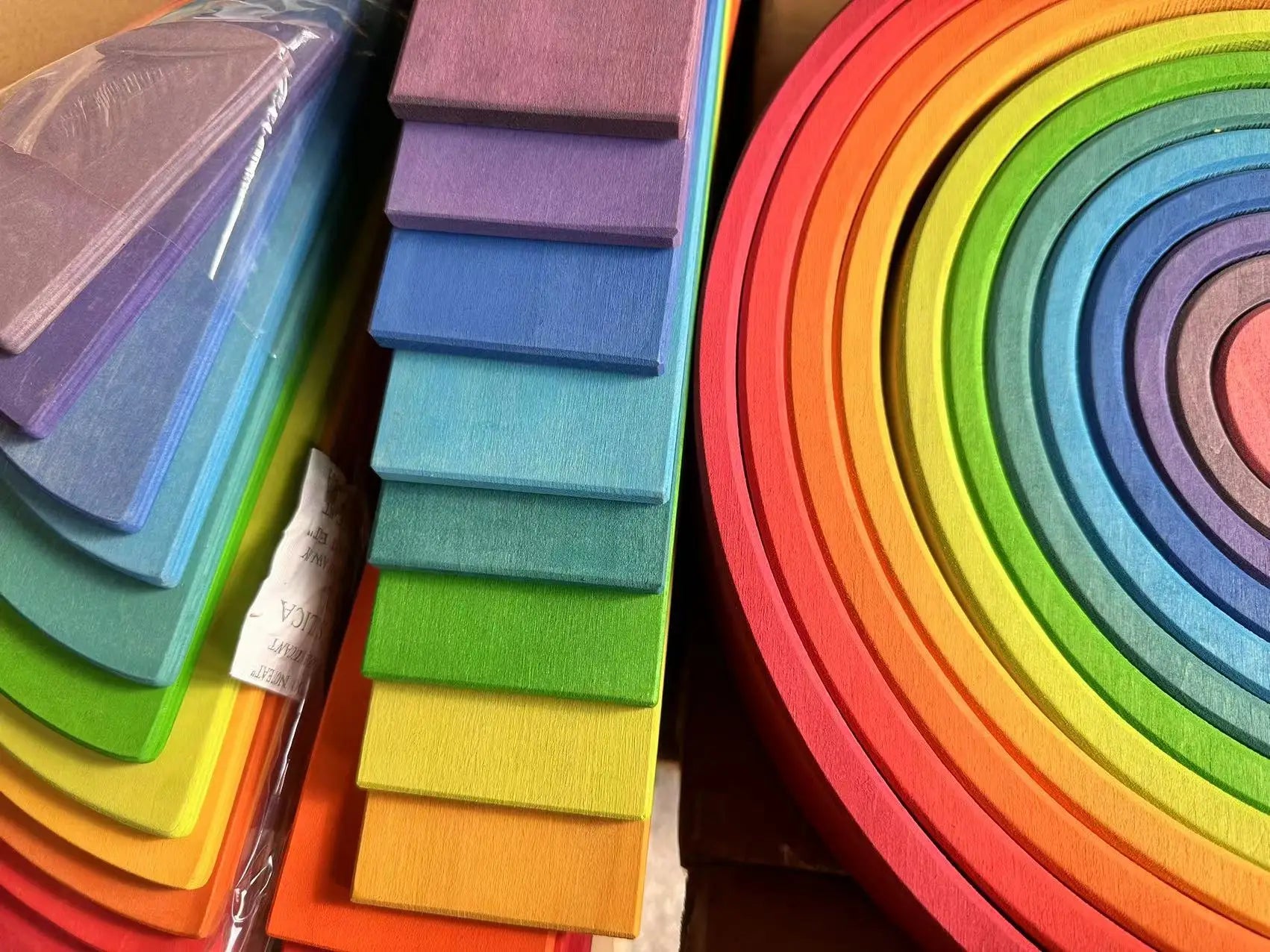 Regenbogen-Holzstapelblöcke