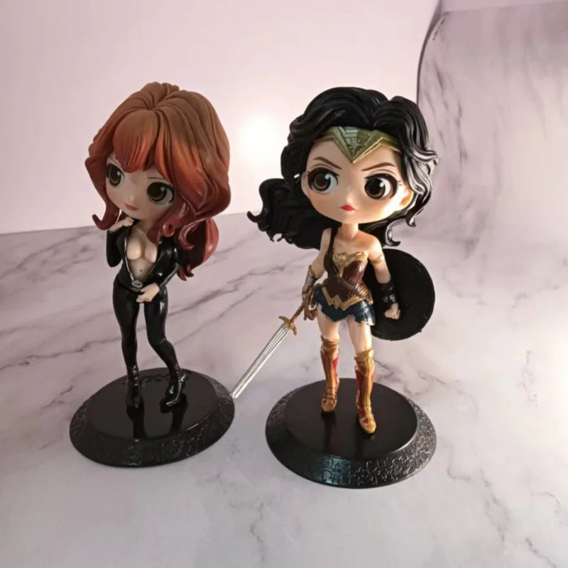 2025 NEUE Qposket Wonder Woman Harley Quinn Clown Action Puppe Modell Spielzeug Kuchen Dekoration Serie Freunde Geburtstag Geschenk
