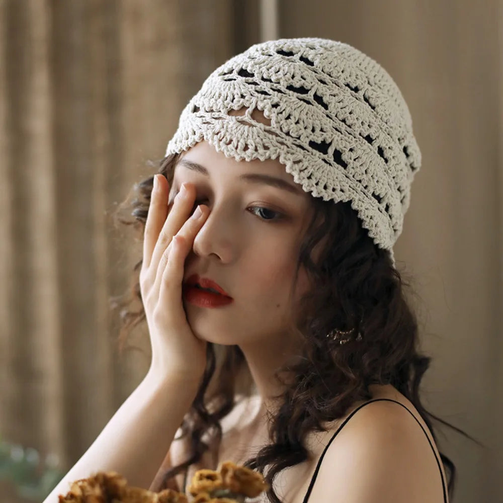 Atmungsaktive ausgehöhlte Strickmütze, Blumen, Spitze, Baskenmütze, modisch, lässig, Skullies-Mütze für Damen