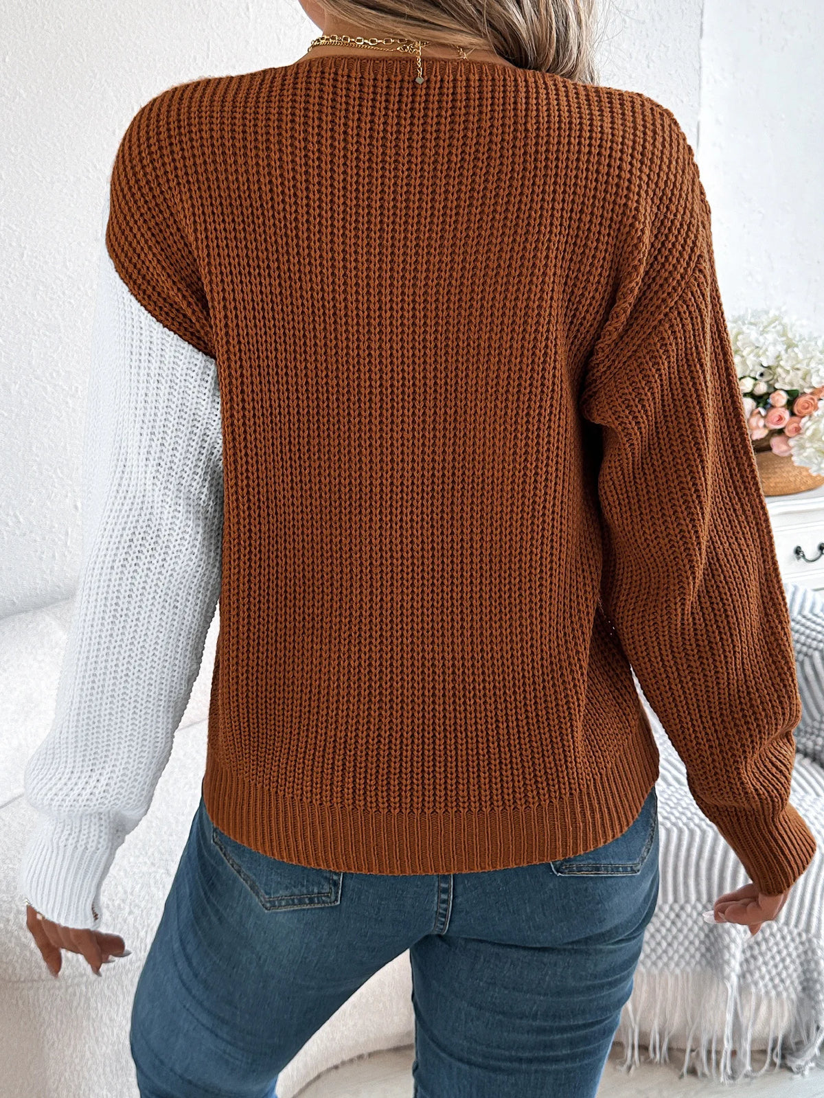 V-Ausschnitt, farbblockierender, langärmliger Strickpullover, lockerer, vielseitiger Pullover, Kazak, eleganter Pullover für Damen, Herbstmodus