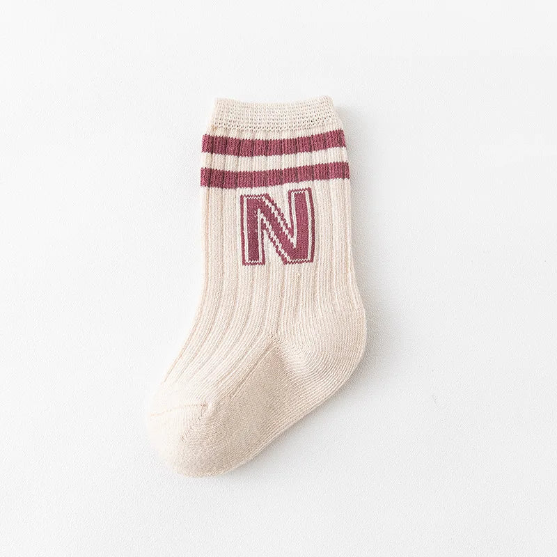 Baby Zeug Junge Mädchen Neugeborenen weichen Brief lange Socken Kinder Mode lässige Socken Baumwolle Kleinkind Kinder Zubehör Baby kleidung