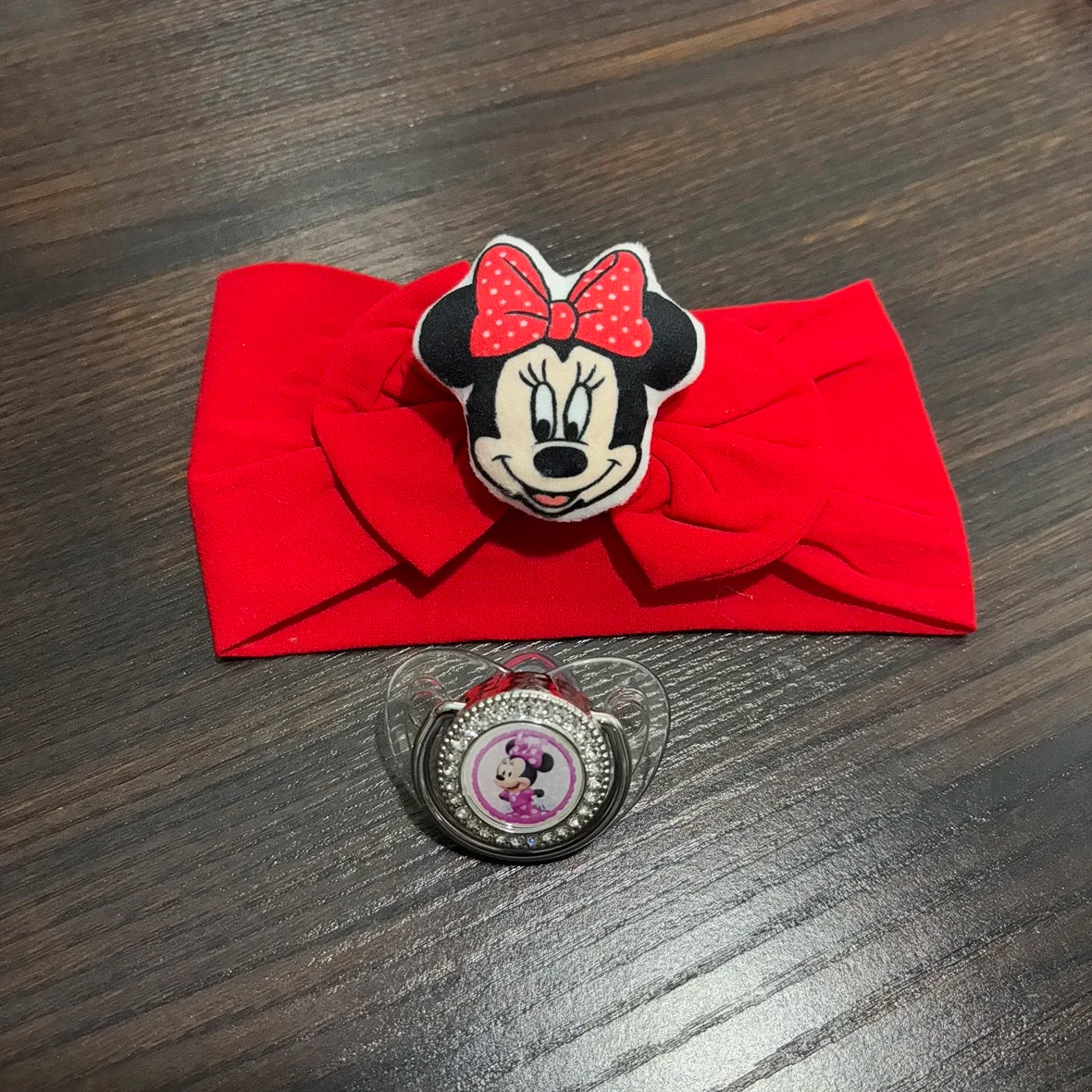 Baby-Schnuller und Stirnband-Set mit Cartoon-Muster, niedliche Baby-Dekoration, Kopfbedeckung, Baby-Stirnband, Geschenk für Babys im Alter von 0 bis 12 Monaten