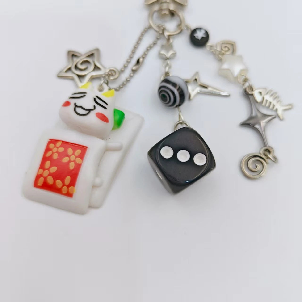 Handgemachter Toro Kuro Inoue Schlüsselanhänger Kätzchen Perlen Y2k Ästhetische Würfel Metall Anhänger Zubehör Telefon Charms Schlüsselanhänger Taschenanhänger Geschenk