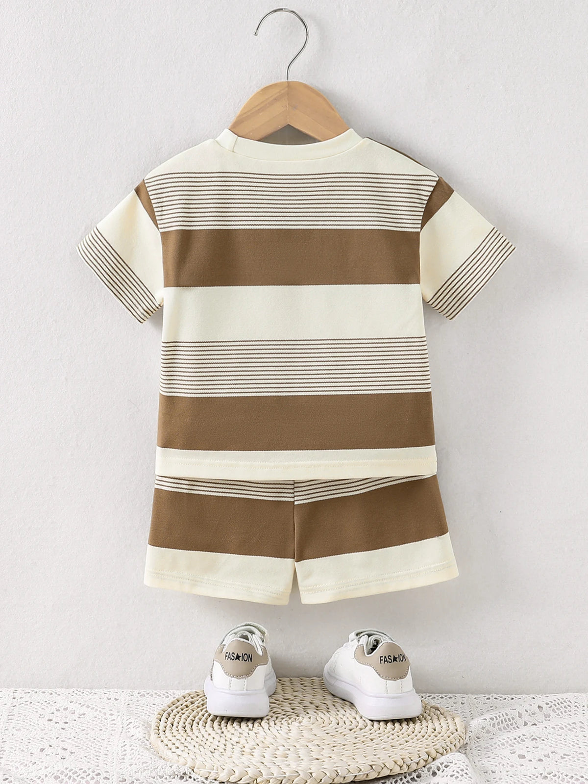 2025 Neues Baby-Sommer-Kühles, atmungsaktives Strick-Rundhals-T-Shirt + Shorts, 2-teiliges Set, Outfit für Jungen und Mädchen, Kleinkind-Kleidung