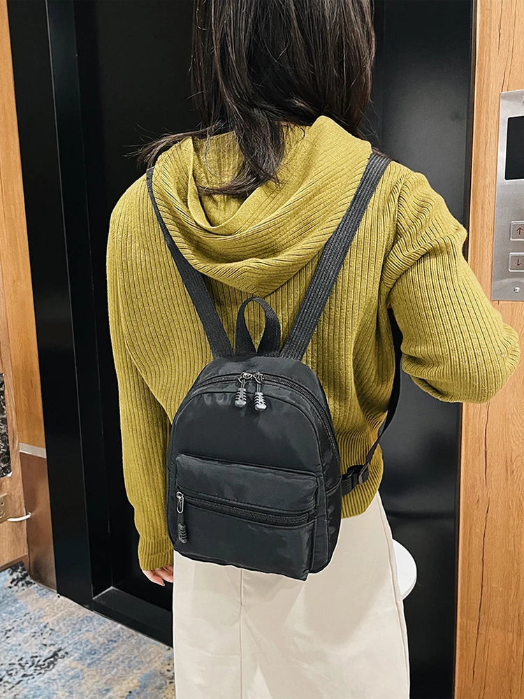 Mode einfarbig Rucksack Frauen Nylon Rucksack adrette Stil Mini Rucksäcke