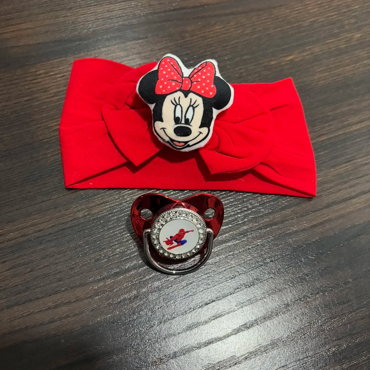 Baby-Schnuller und Stirnband-Set mit Cartoon-Muster, niedliche Baby-Dekoration, Kopfbedeckung, Baby-Stirnband, Geschenk für Babys im Alter von 0 bis 12 Monaten