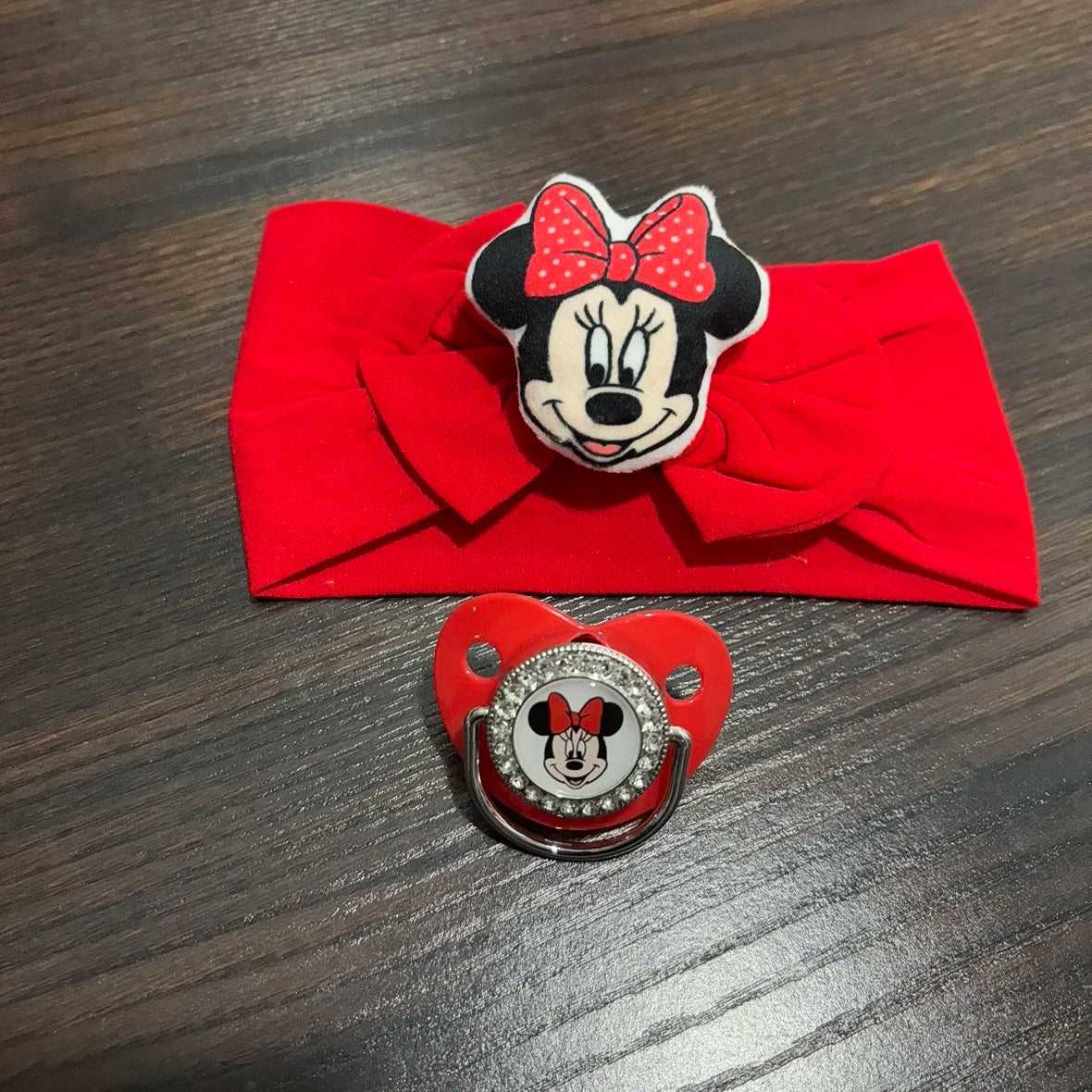 Baby-Schnuller und Stirnband-Set mit Cartoon-Muster, niedliche Baby-Dekoration, Kopfbedeckung, Baby-Stirnband, Geschenk für Babys im Alter von 0 bis 12 Monaten