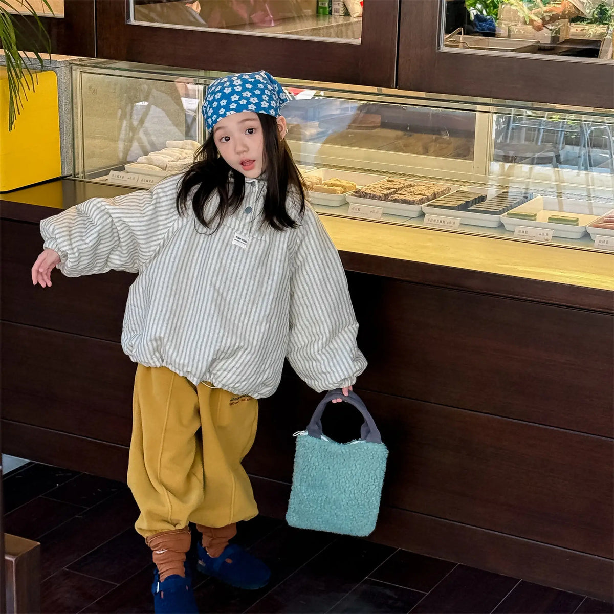 Kindermantel 2026 Winter Neuer Koreanischer Kapuzenmantel mit Wattierung Baby-Mädchen Brotjacke Oberbekleidung