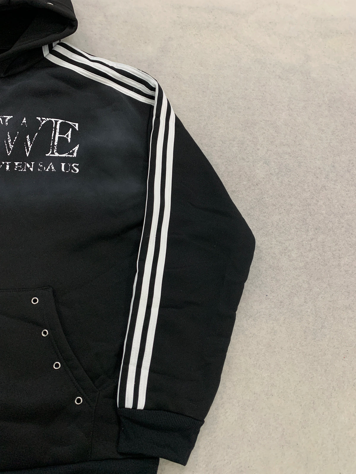Kurze Kapuzenjacke mit Reißverschluss für Junge Männer, Oversized mit Fallenden Schultern, Gestreiften Ärmeln, Ösen-Taschen, Vintage-Schriftzug, Dunkler Street-Style für Teenager
