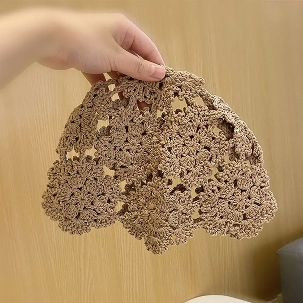 Atmungsaktive ausgehöhlte Strickmütze, Blumen, Spitze, Baskenmütze, modisch, lässig, Skullies-Mütze für Damen