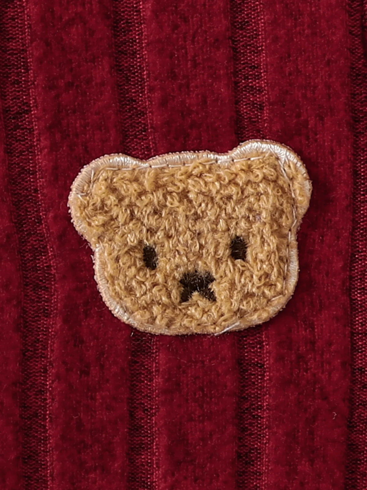 【Baby Junge】Herbst- und Winter-Strampler in Rot mit Knöpfen vorne und niedlichem Bärenabzeichen auf der Brust + Set mit roter Mütze mit einem W