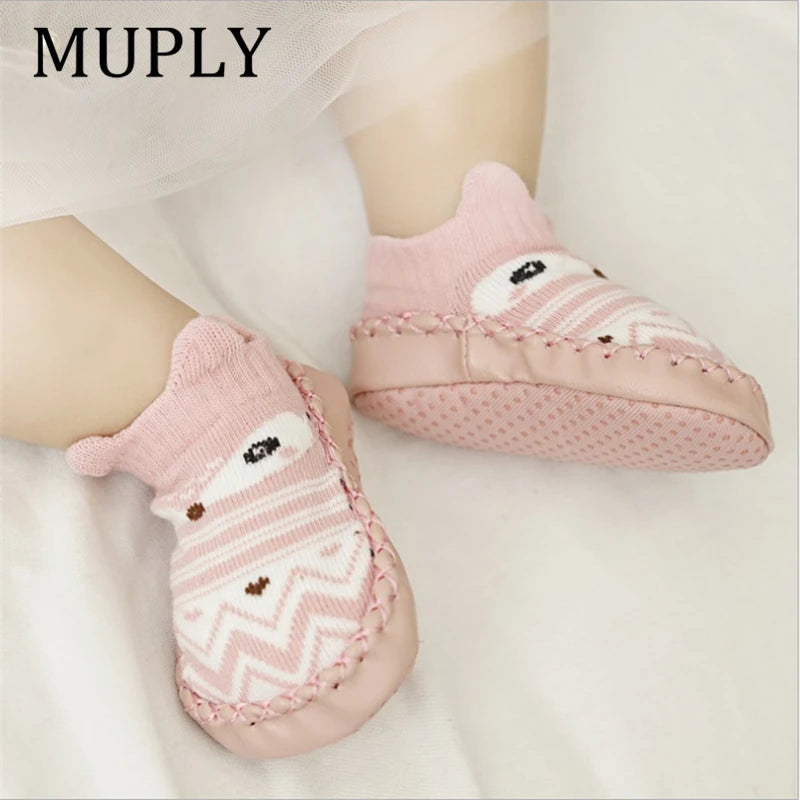 2022 mode Baby Socken Mit Gummi Sohlen Infant Socke Neugeborenen Herbst Winter Kinder Boden Socken Schuhe Anti Slip Weiche Sohle socke