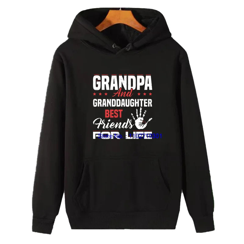 Herren-Wintermode, dicker Kapuzenpullover, Opa und Enkelin, beste Freunde fürs Leben, grafisches Kapuzen-Sweatshirt